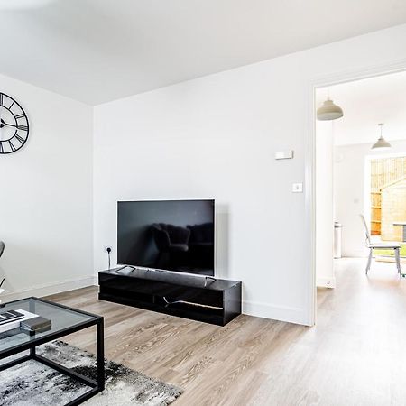 The Lake - A Stunning 2 Bedroom House, Only 17Mins To Central London!!! Greenhithe المظهر الخارجي الصورة
